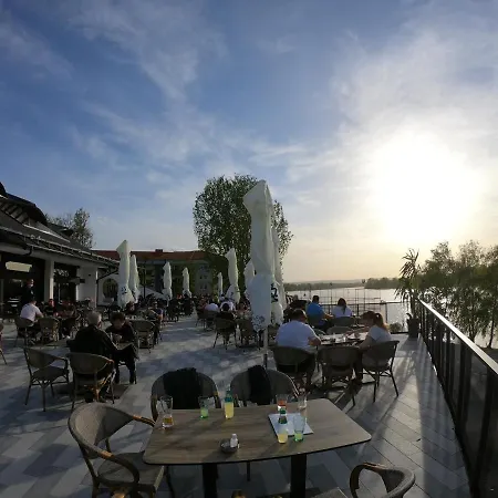 Prenociste Srebrno Jezero *