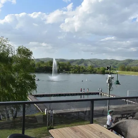 Prenociste Srebrno Jezero * Veliko Gradište