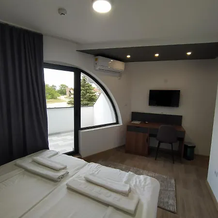 Prenociste Srebrno Jezero Veliko Gradište