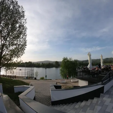 Prenociste Srebrno Jezero *