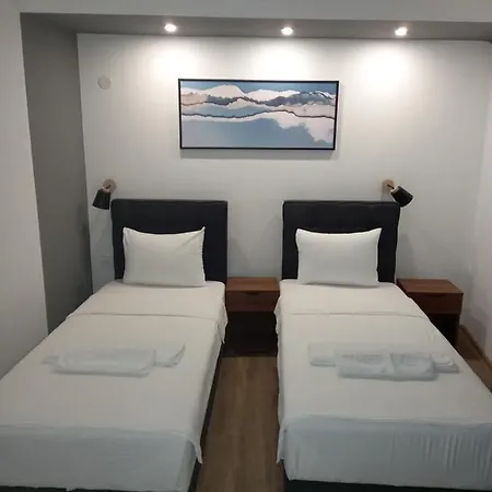 Prenociste Srebrno Jezero Hotel *