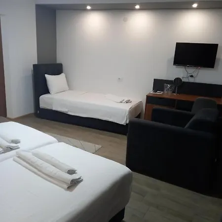 Hotel Prenociste Srebrno Jezero *