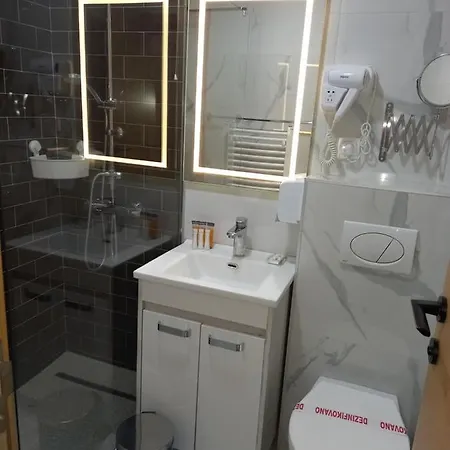 Prenociste Srebrno Jezero * Veliko Gradište