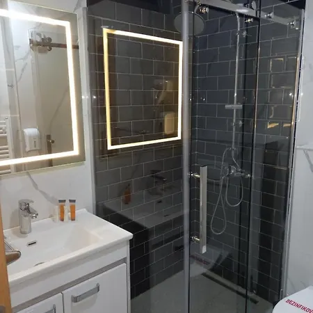 Prenociste Srebrno Jezero *