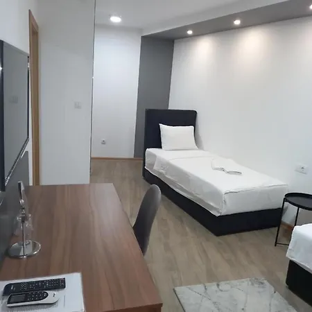 Hotel Prenociste Srebrno Jezero *