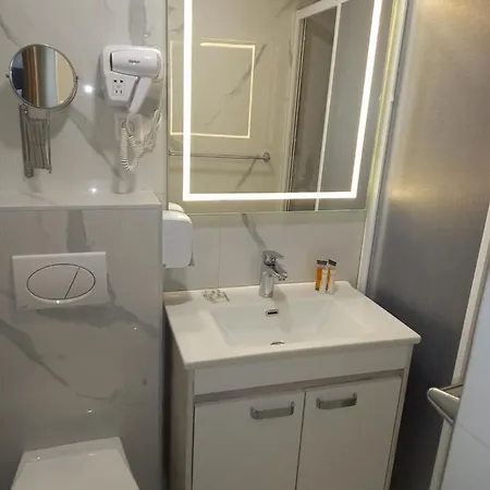 Prenociste Srebrno Jezero Veliko Gradište