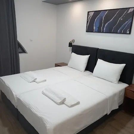 Prenociste Srebrno Jezero