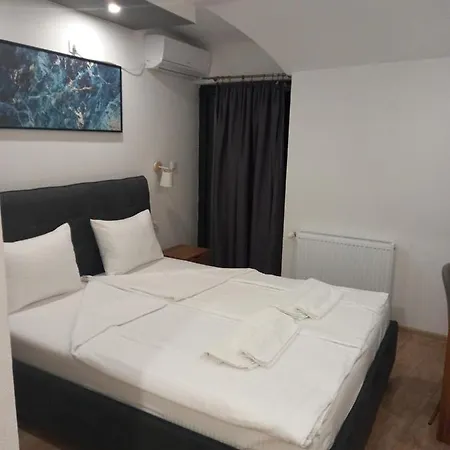 Prenociste Srebrno Jezero Veliko Gradište