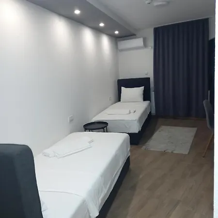 Prenociste Srebrno Jezero Hotel