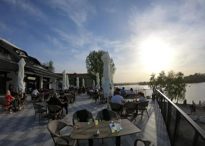 Prenociste Srebrno Jezero *