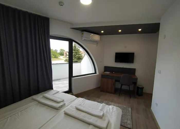 Prenociste Srebrno Jezero Veliko Gradište