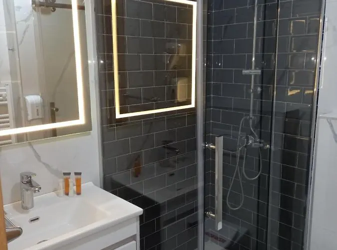 Prenociste Srebrno Jezero *