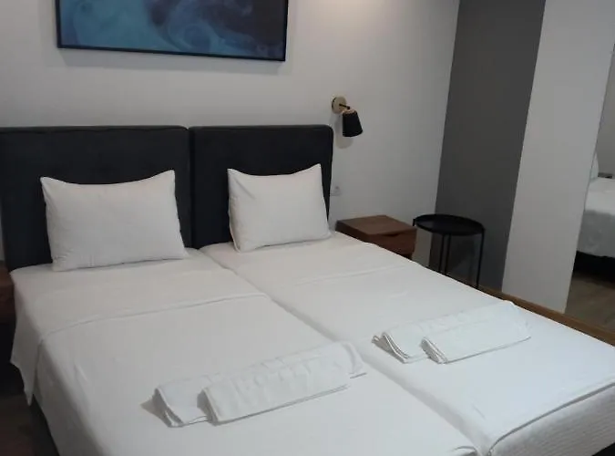 Prenociste Srebrno Jezero